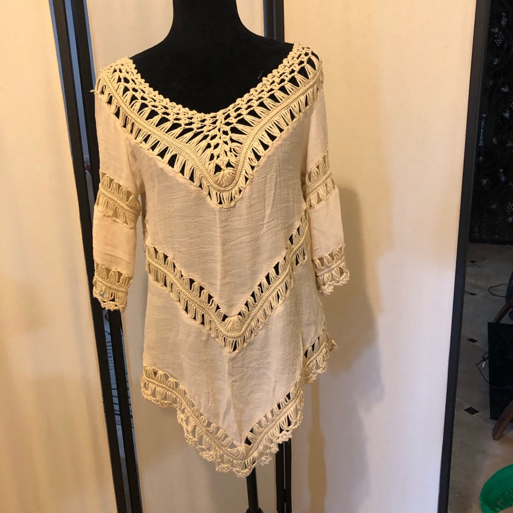 Beautiful Bahamian look shirt.